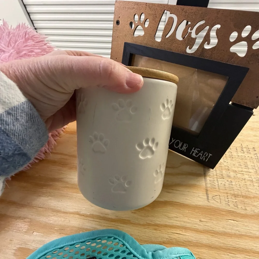 New Puppy Bundle – Small Dog Cozy Bed & Starter‎ Accessories